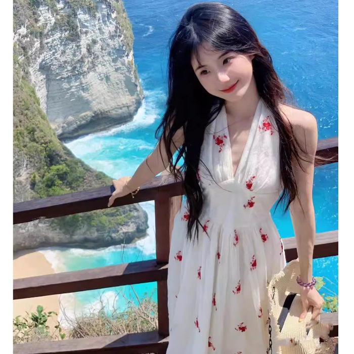 Sleeveless V-Neck Halter Dress: Gentle, Waist-Cinching, Slimming Summer Style with a Fairy Forest Look Small