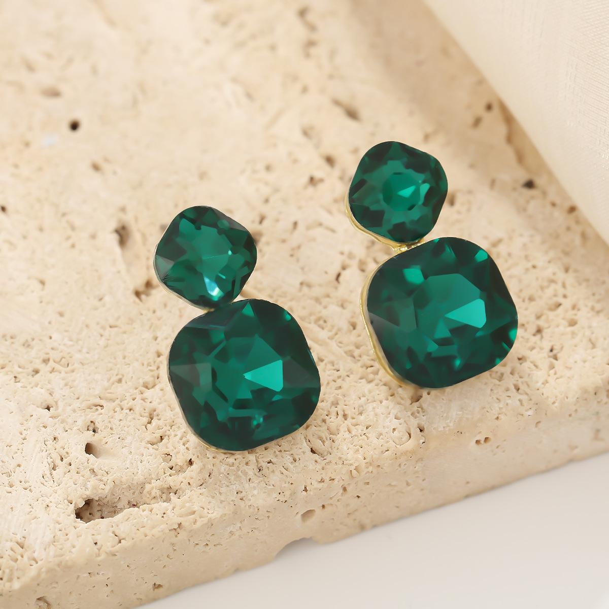

Vintage Luxury Square Diamond Earrings For Women Unique Fashionable High End Niche Exaggerated Statement Studs зелений