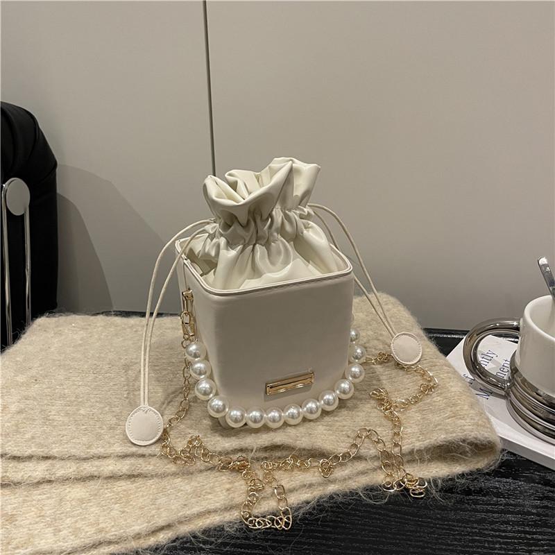 A Fashionable Crossbody Bag, A Niche Expression of A Single-shoulder Hand-held Bucket Bag