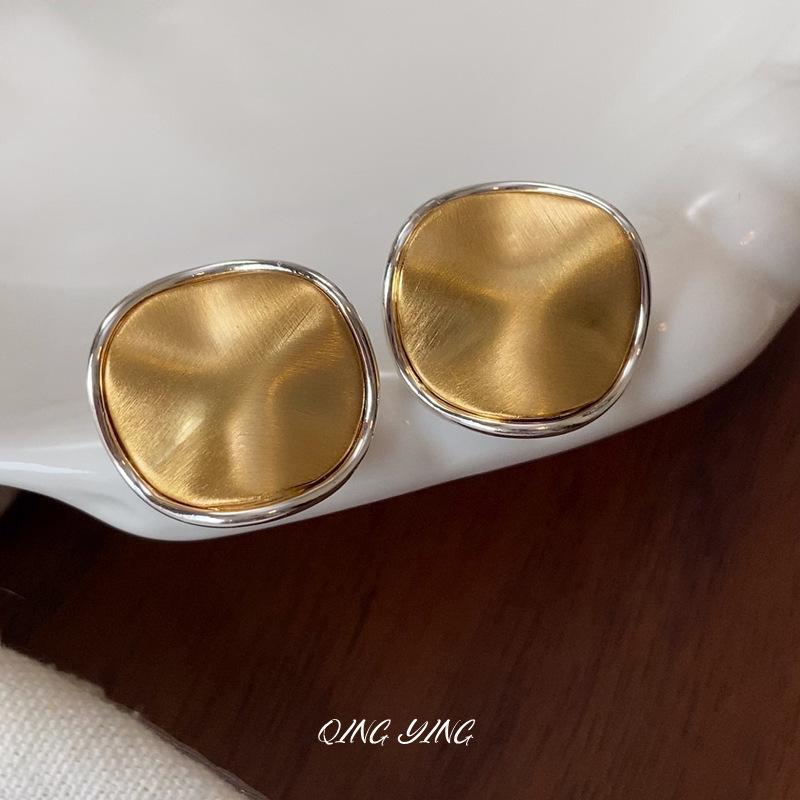 Elegant Brushed Metal Stud Earrings: High-End, Light Luxury for Daily Commute