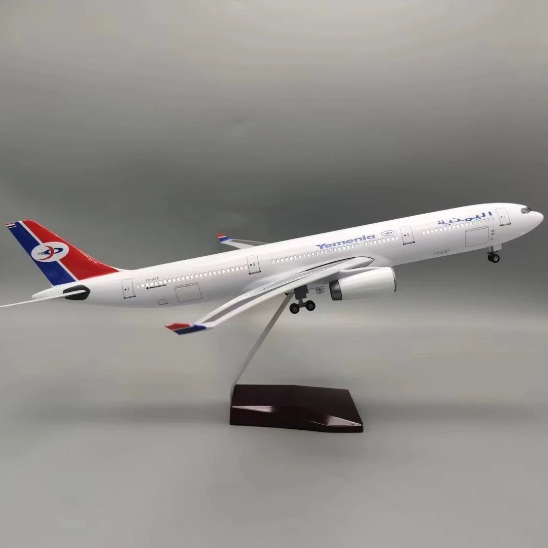 

Масштаб 1:135 47см Airbus A330 Авиакомпания Yemenia Симуляция Модель пассажирского самолета с колесами и огнями Комната Авиационное украшение No light