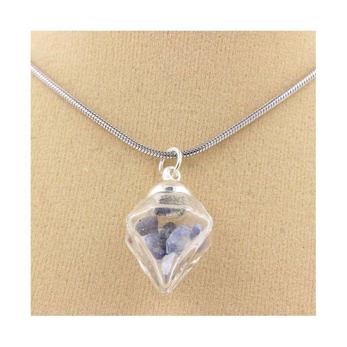 Pierres et Minéraux. Collier Benitoite brut. Modèle diamant.