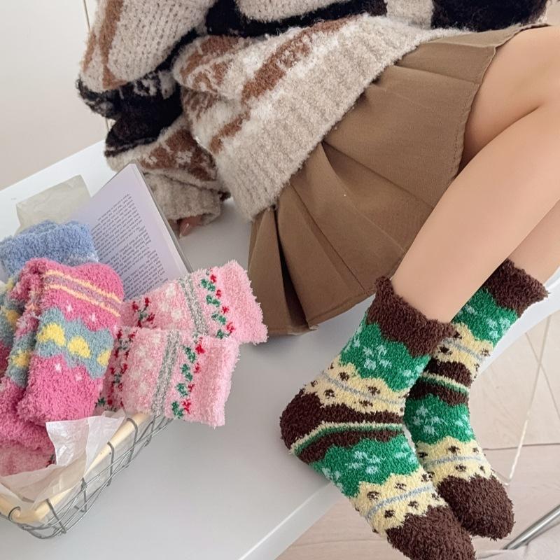 Chaussettes mi-mollet en peluche polaire corail à fleurs mignonnes pour femmes automne hiver épaisses plus chaudes chaussettes d'intérieur pour dormir cadeau de Noël