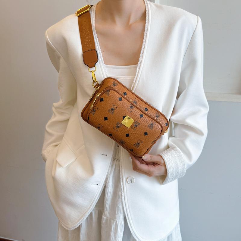 Spring and summer new bear print women's messenger bag casual versatile fashion shoulder women's bag
