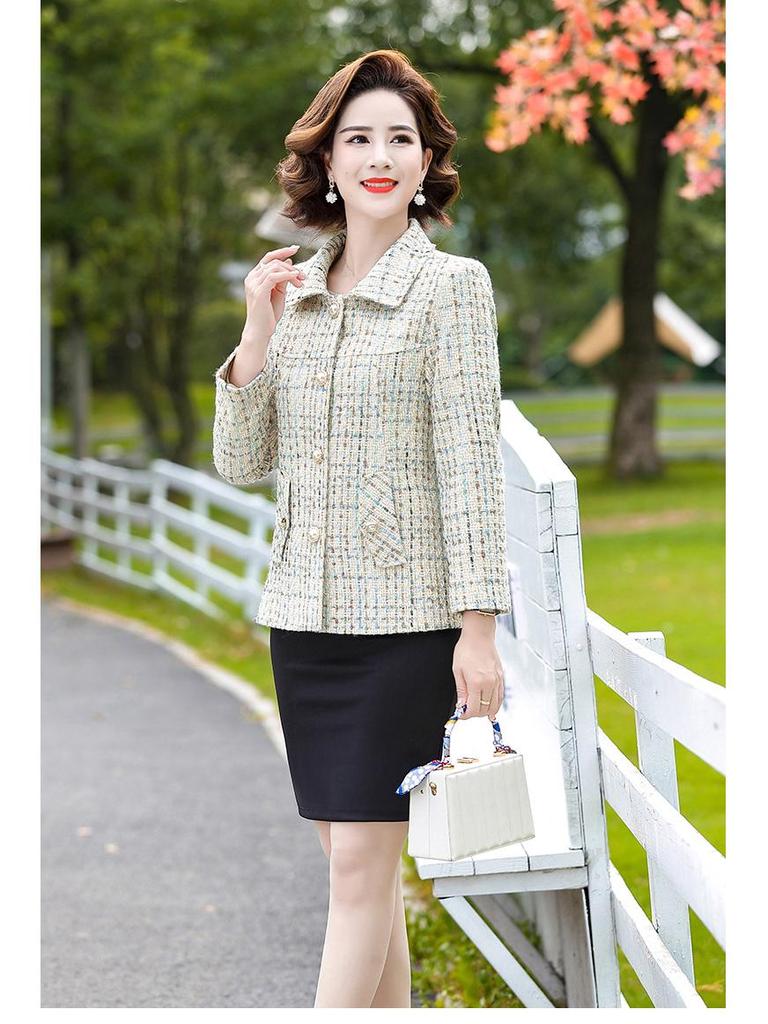 Modna krótka kurtka mamy na 2024 rok: Styl Wiosenno-Jesienny dla Kobiet w Średnim Wieku i Starszych