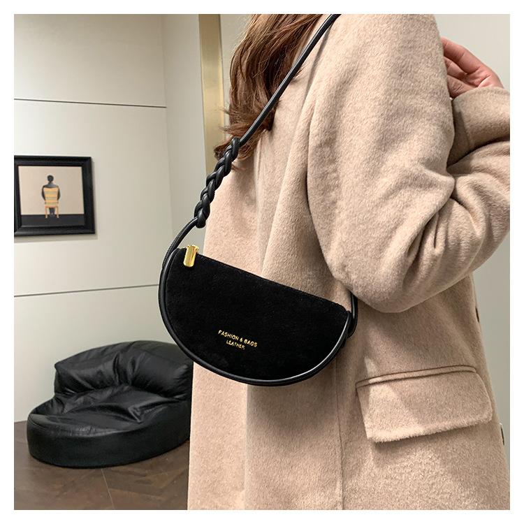 Fashion New Favorite! High-end Niche Dumpling Bags Lead the Trend of Going Out On the Street