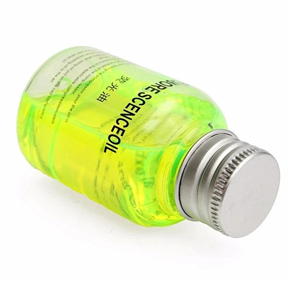 

Тест на утечку в системе кондиционирования воздуха автомобиля. Флюоресцентное масло. Ультрафиолетовое обнаружение утечки масла. Система кондиционирования воздуха автомобиля #469570