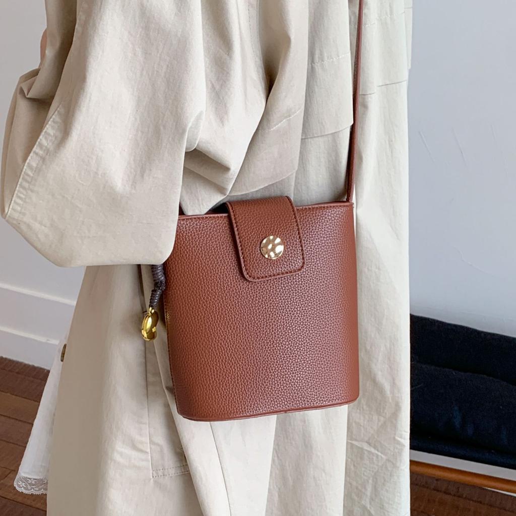 Retro Niche Texture Mobile Phone Bag Women's 2025 New Fashion Going Out Bucket Bag Foreign Style Ins Shoulder Messenger Bag