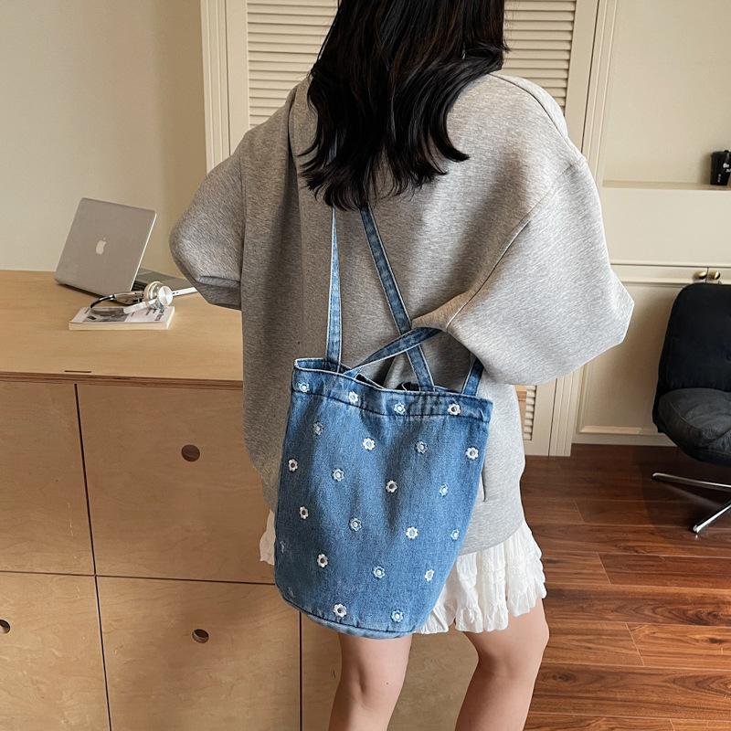Japanese denim shoulder bag, women s 2026 new large capacity student bucket bag, shopping bag, commuting tote bag