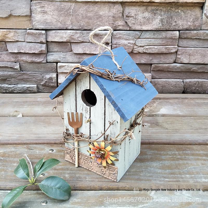 Rustic Cabin-Style Wooden Birdhouse - Outdoor Hanging Pastoral Decoration