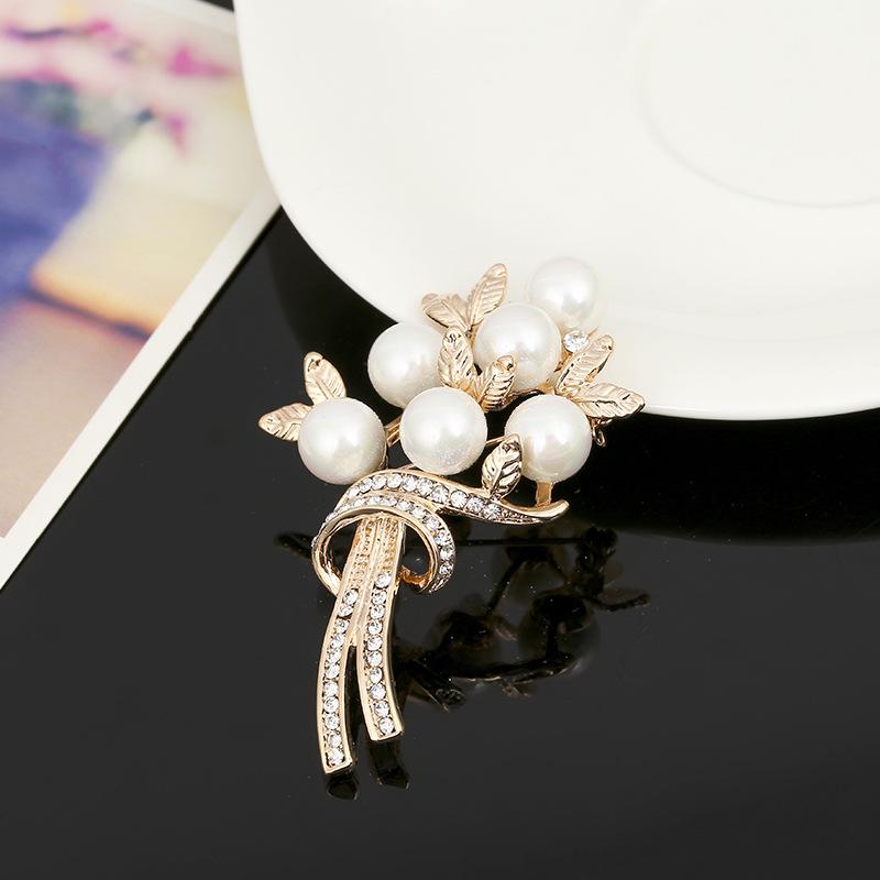 Fashionable Flower Brooch, Feminine Charm Pearl Brooch, Design Sense, Anti-exposure Pin, Suit Accessory