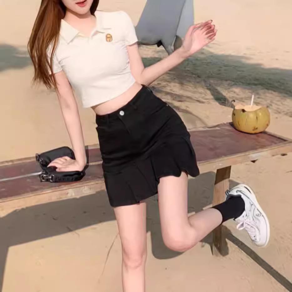 Plus Size Black High-Waist Fishtail Skirt - Summer 2024 Slim Fit, Pleated Short Korean Style for Women