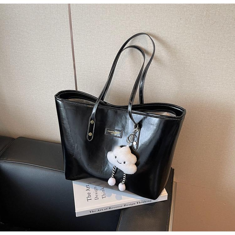 Minimalist Style Tote Bag Women's 2025 New Fashionable Large-capacity Commuting Shoulder Bag Casual Texture Armpit Bag