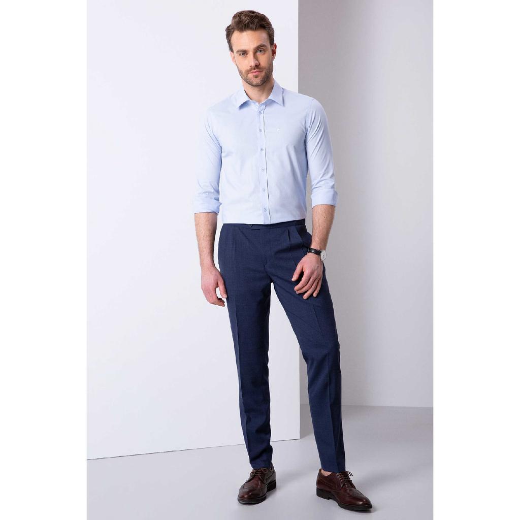 Biała koszula basic o dopasowanym kroju