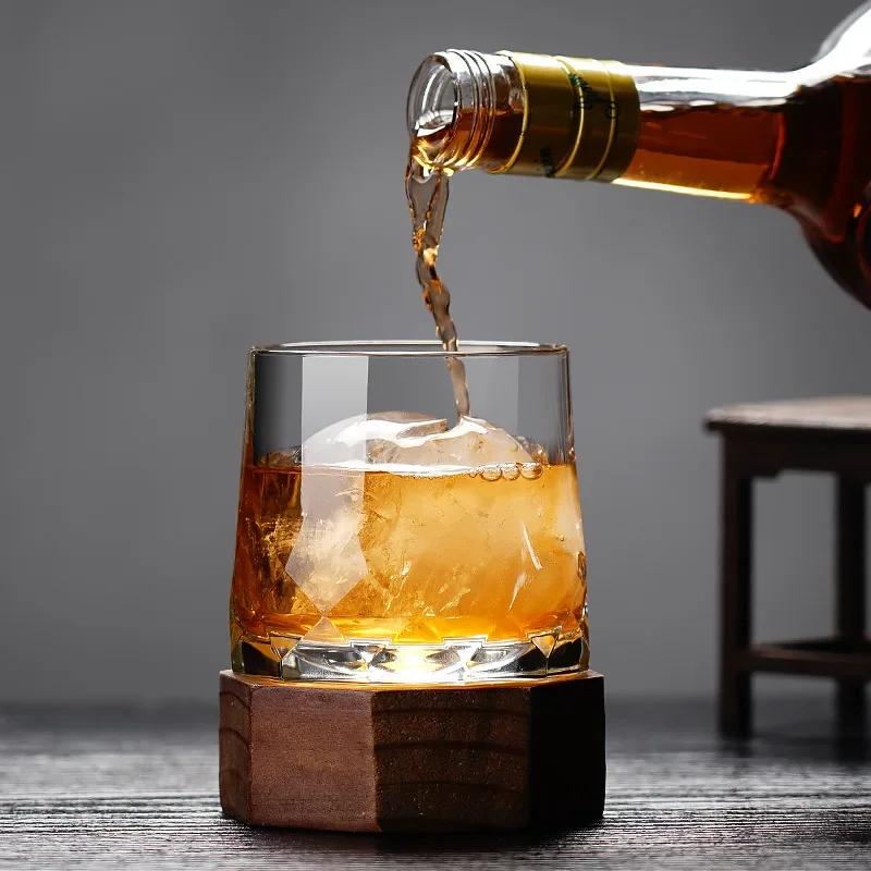 Bicchiere Tumbler da Whisky in Cristallo Spesso Creativo Novità Design Trottola Bicchieri Martellati Bicchiere da Vino Brandy Calice
