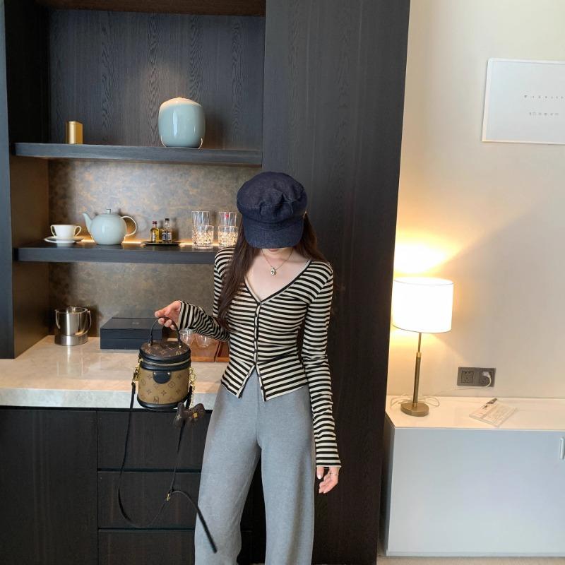 Early Autumn Chic Striped V-neck Long-sleeved Cardigan T-shirt for Women New Slim Fit Korean Style Single Top