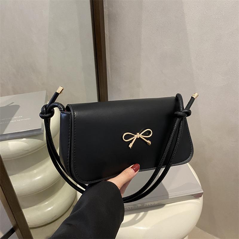 

Korean niche underarm bag women s 2025 new trendy fashion portable small square bag ins versatile foreign shoulder bag