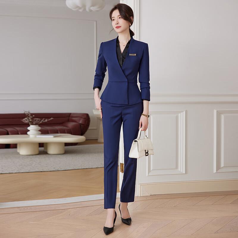 Женский профессиональный деловой костюм M