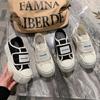 Scarpe di tela brutte e carine dalla testa grande Primavera da donna Nuove scarpe da pane All-match in velcro con un pedale