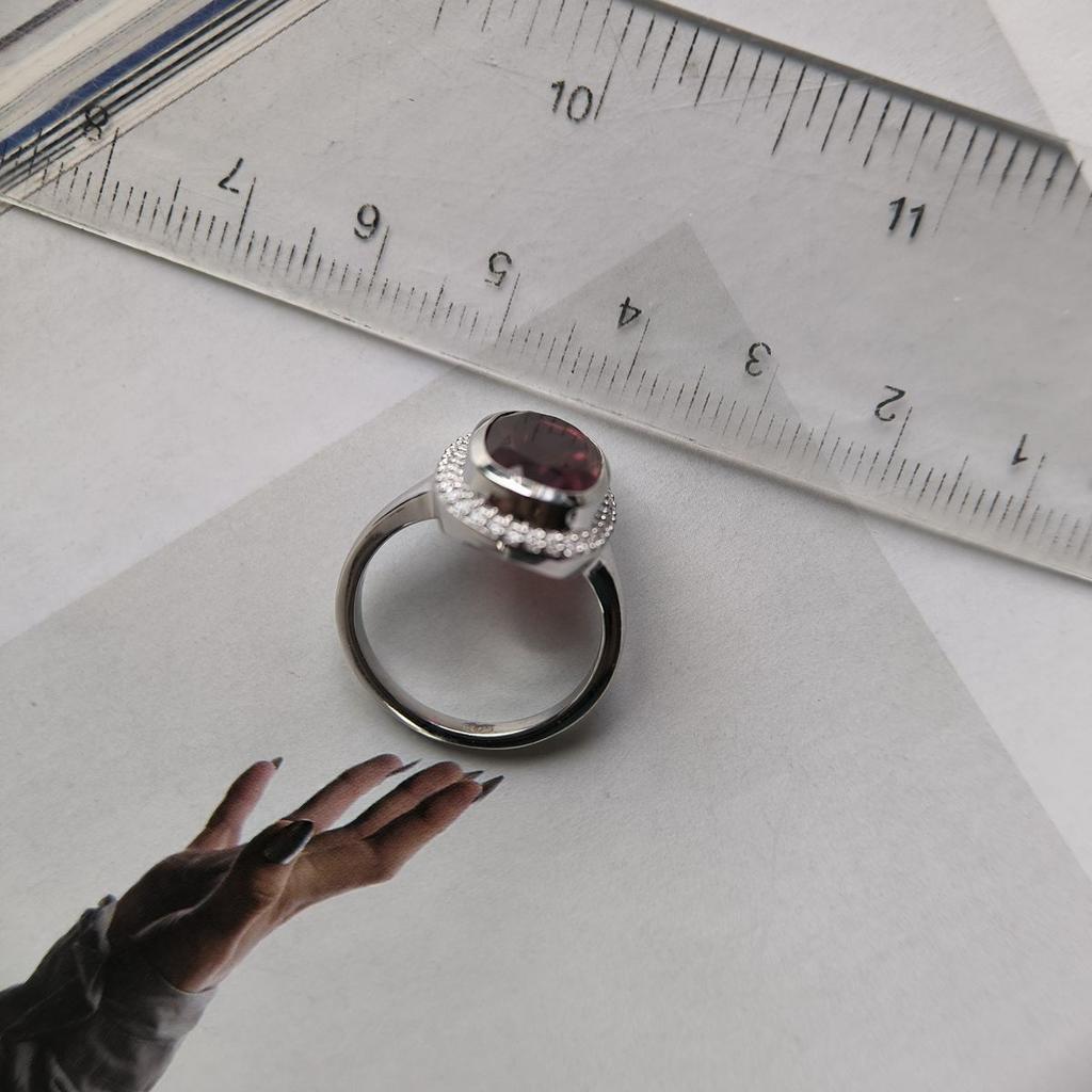 Серебряное кольцо с искусственным гранатом nano 3.66ct, фианитами, вес изделия 5,54 гр (60002307)