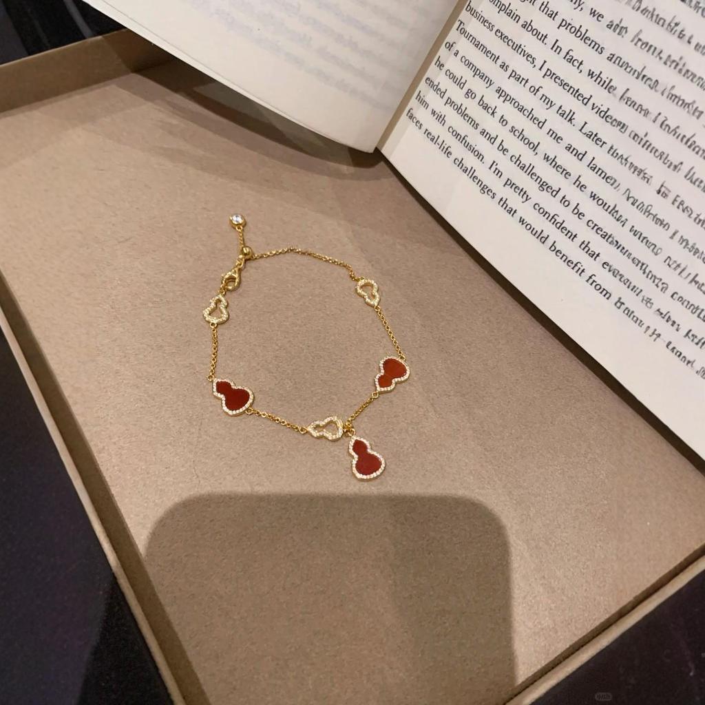 White Moonlight Mother-of-Pearl & Red Agate Gourd Bracelet 2026