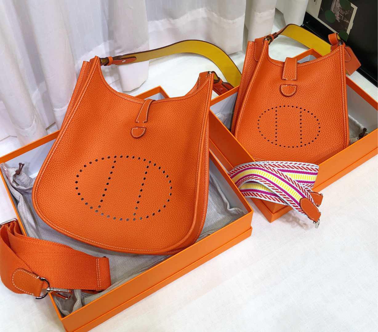 

Стиль Высококлассный Сделанный на заказ Ручной работы Повязка на голову Evelyn Слоистая Коровья кожа Универсальная Мини-сумка-ведро Сумка на одно плечо/через плечо Small size+18CM