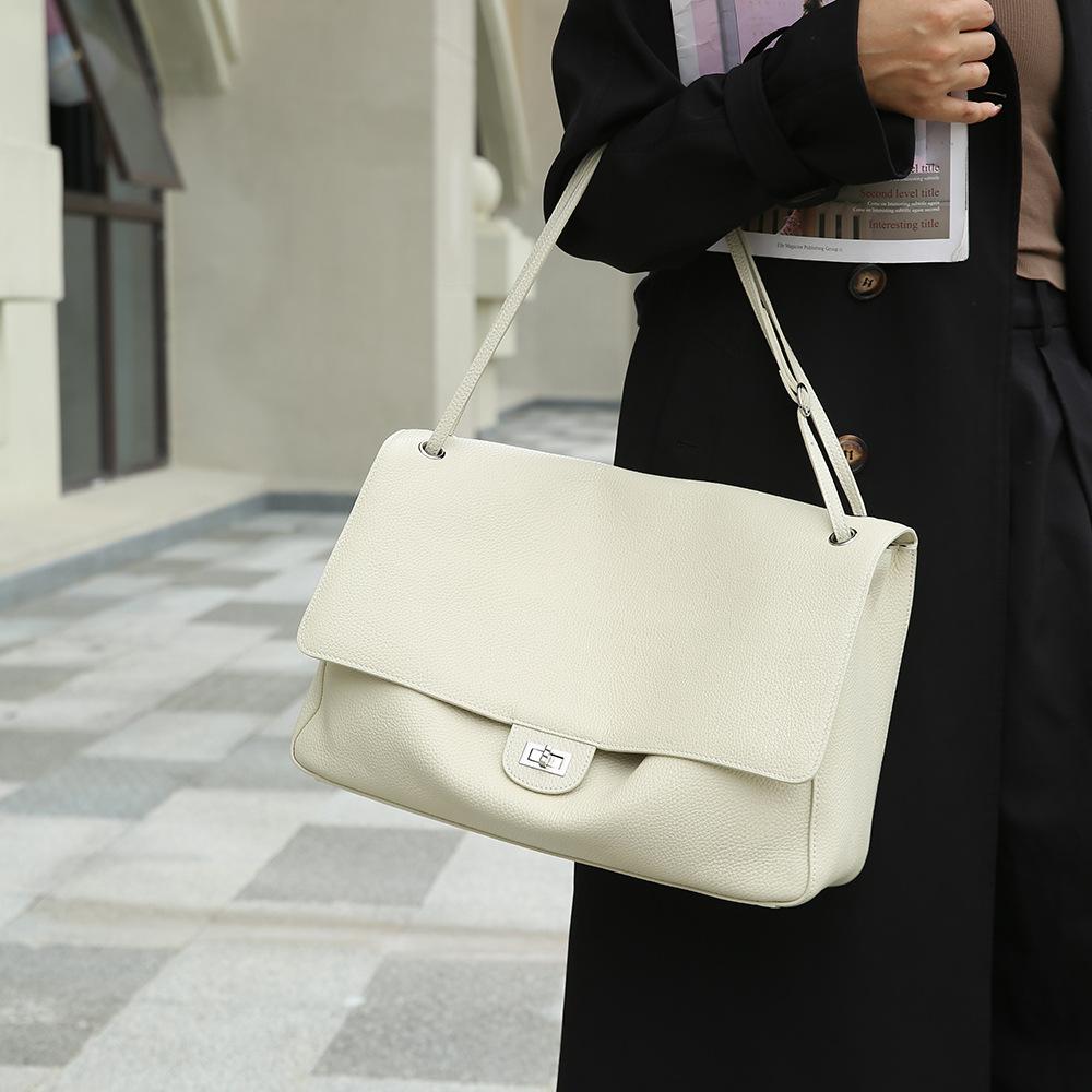 High-end and Elegant Single-shoulder Underarm Handbag Made of Genuine Leather, Women's Bag with A Flap Closure Casually