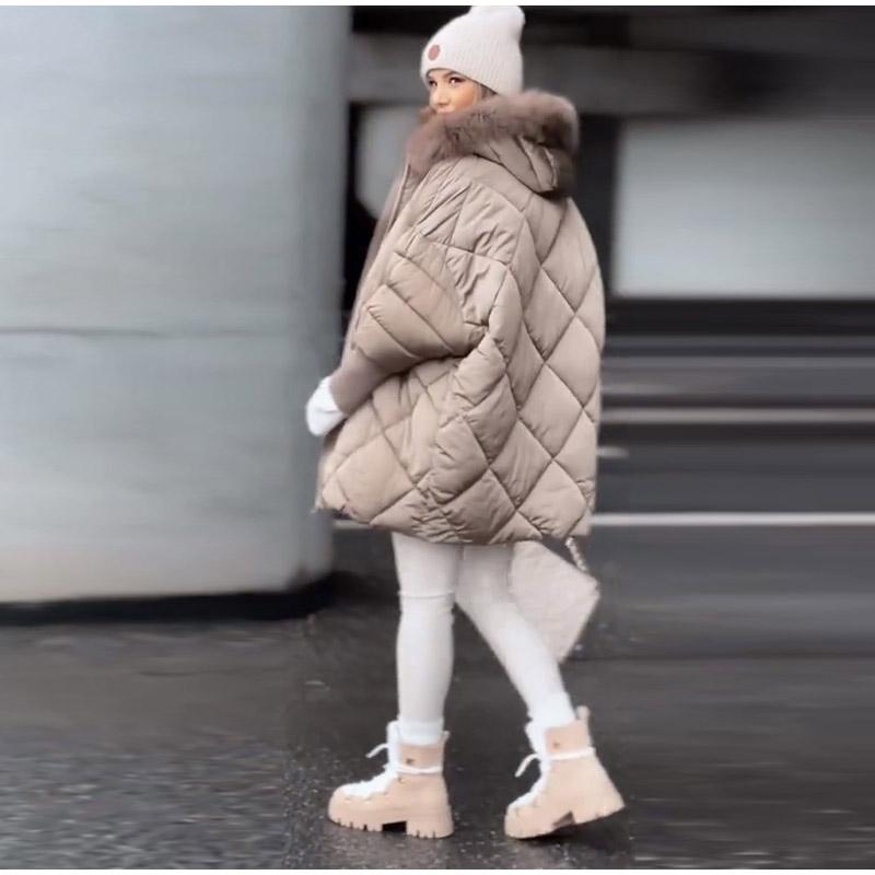 Giacca Invernale da Donna con Cappuccio e Collo in Pelliccia, Maglia a Rete Diamantata sulle Maniche