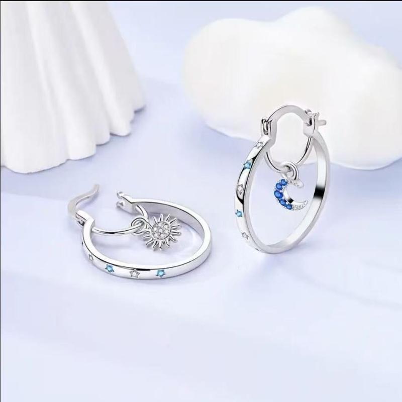 New Double-layer Earrings, Women's Exquisite Fashion Temperament, Star and Moon Earrings Design Accessories