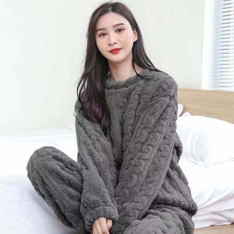 Coral Fleece Pajamas for Women In Winter, Thickened Jacquard Long Sleeved Home Clothes, Two-piece Set for Autumn and Winter, Loose and Warm Set