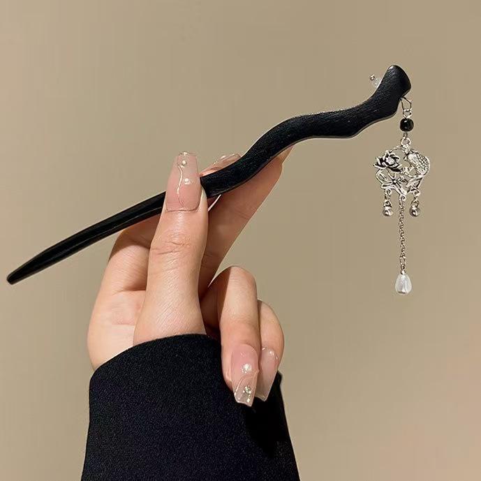 Sandalwood Women's Hairpin: Elegant Modern-Chinese Style Wooden Updo Stick