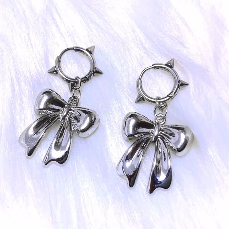 Korean Retro Distressed Bow Earrings - Y2K Spicy Girl Cool Pendant.