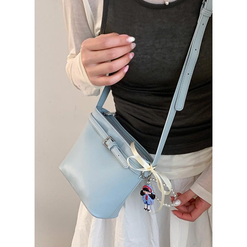 

Stylish and simple underarm commuter bucket bag 2025 new shoulder messenger bag women s niche high-end women s bag синий