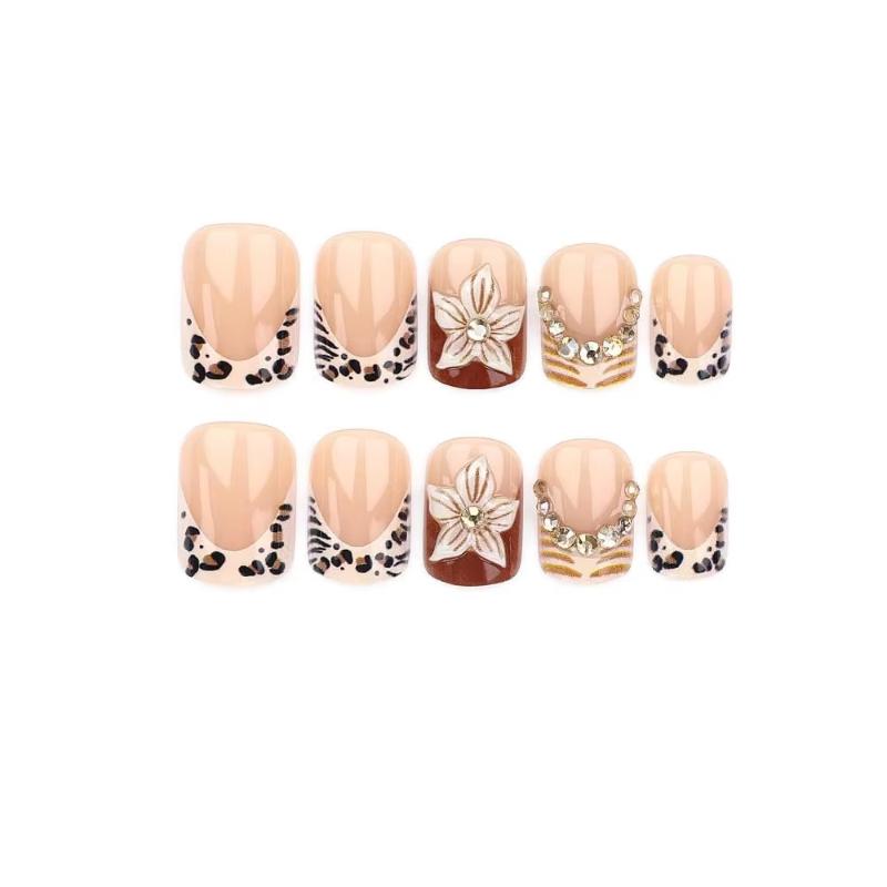 24Pcs Leopard Print French False Nails Spicy Girls Flower Brown Short Square Press On Nails With Diamond Design