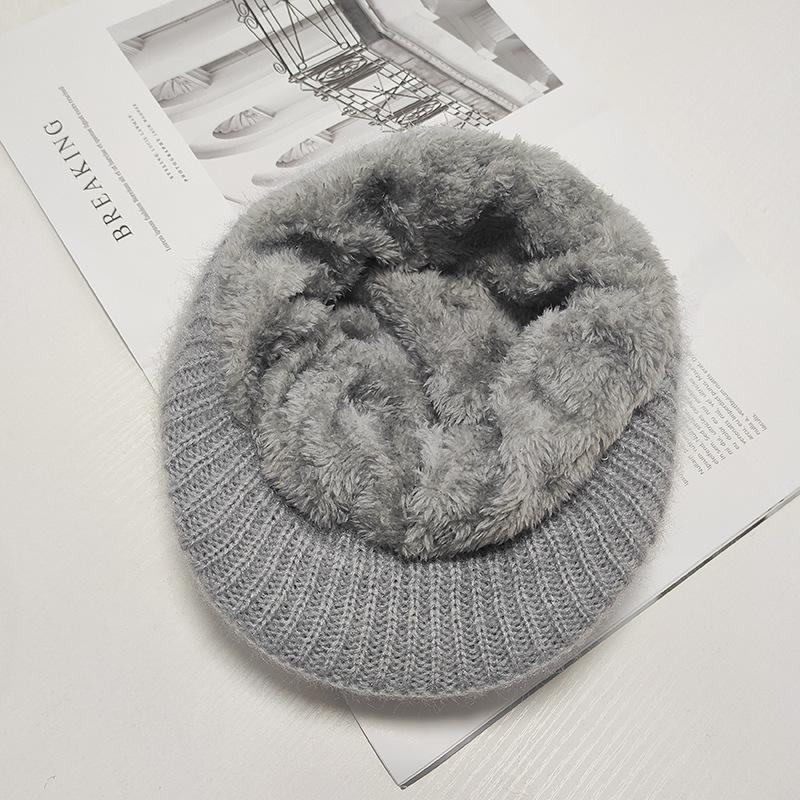 Middle-aged and elderly women's winter thickened woolen hats for mothers Knitted hat for keeping warm and protecting from the cold while cycling in