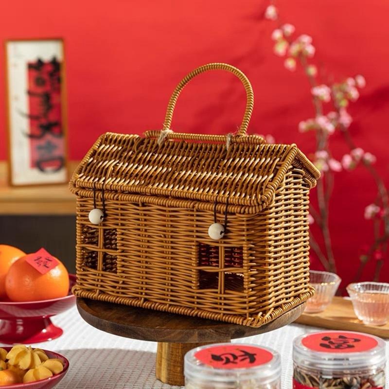 Natural PP Materials User Friendly Woven Hand Basket Highly Durable for Homes Organization Picnics Essential and Gift Packaging