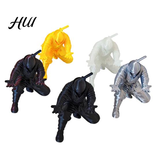 Ninja Desktop Dekoration Stiftehalter Kniend Bleistift Cool 3D Büro Schreibtisch Gedruckter Ständer Geschenk für Teenager Jungen Erwachsene Zubehör