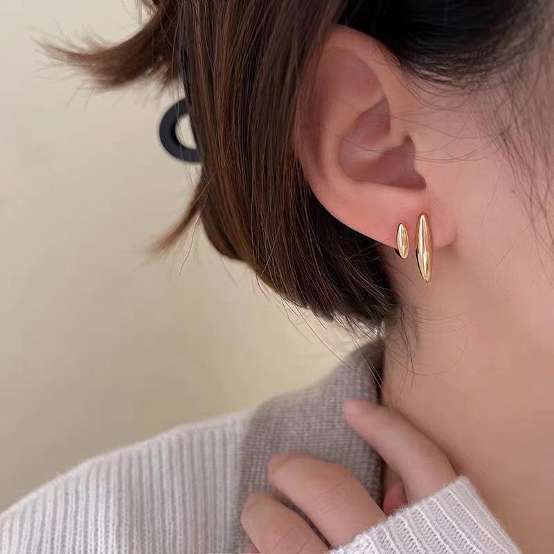 Fashion Punk Metal Sun-Shaped Earrings For Women  Retro Alloy Sunflower Stud Earrings Jewelry Accessory Gifts