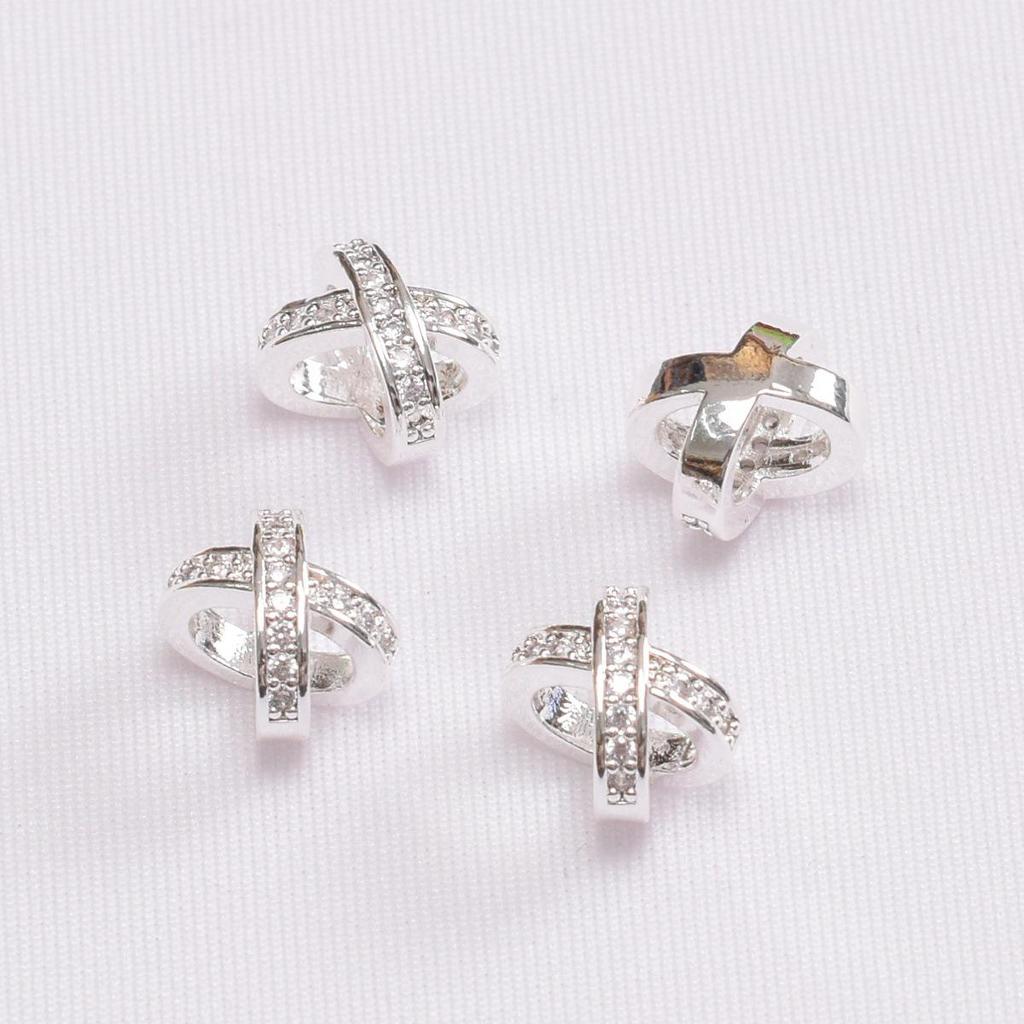 18K Gold Platinierte Farbechte Zirkon Abstandsperlen, Sich kreuzende X-förmige 3D-Accessoires für DIY-Armbänder