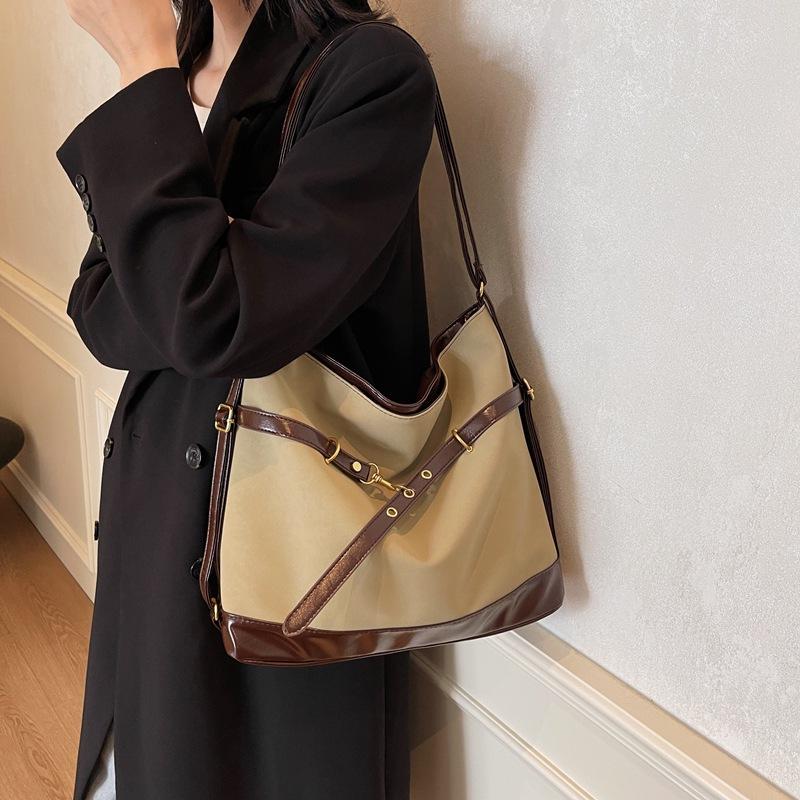 Retro trendy underarm tote bag women's 2025 autumn and winter new fashionable large-capacity shoulder bag niche design women's bag