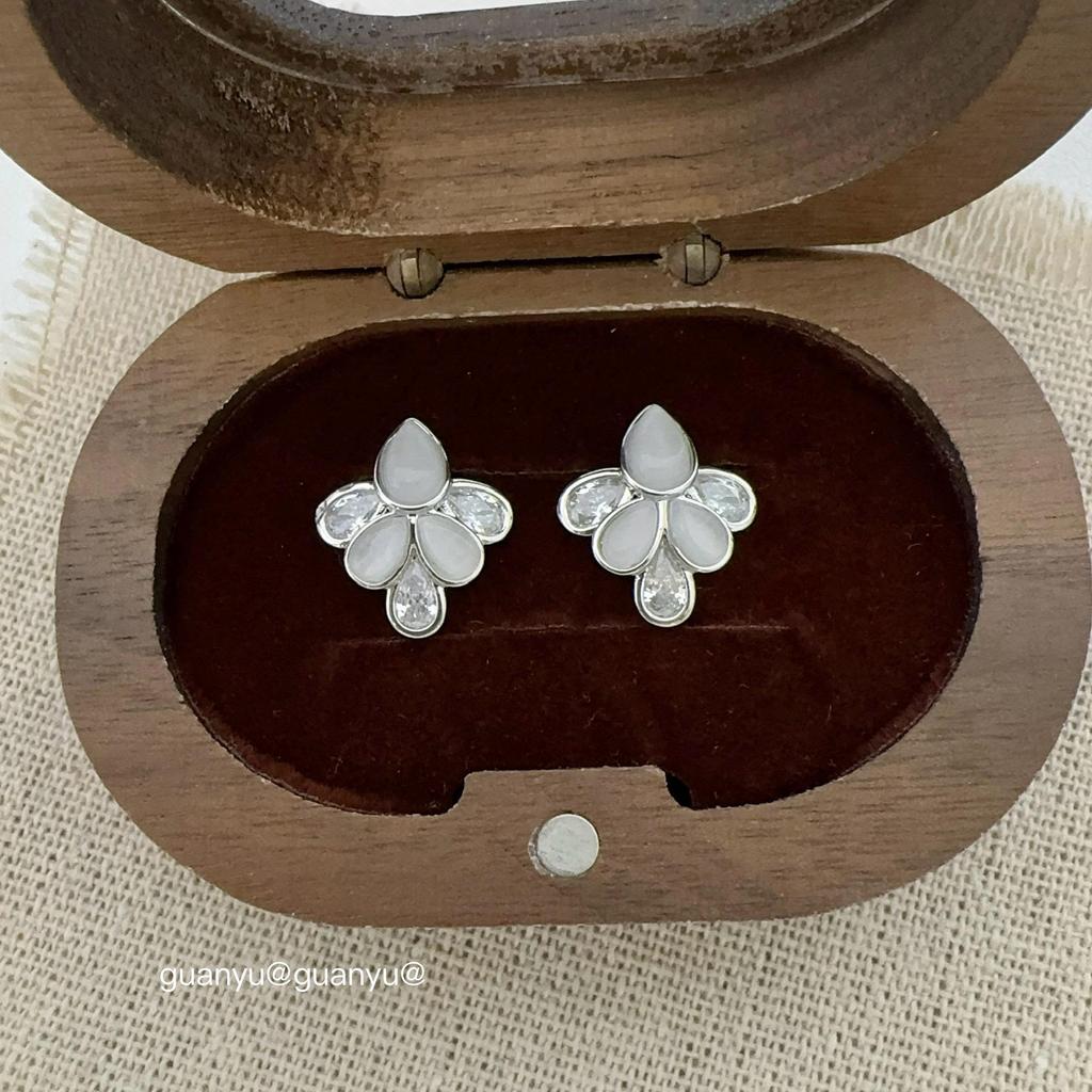 Utsökta Örhängen med Zirkon Kattöga Teardrop: Elegant dammode, lyxig och mångsidig.