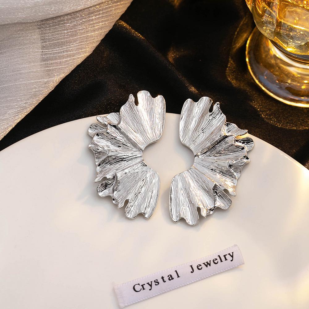 Exaggerated Retro Creative Leaf Flower Earrings, Elegant Temperament Light Luxury High-End Design Commuter Earrings