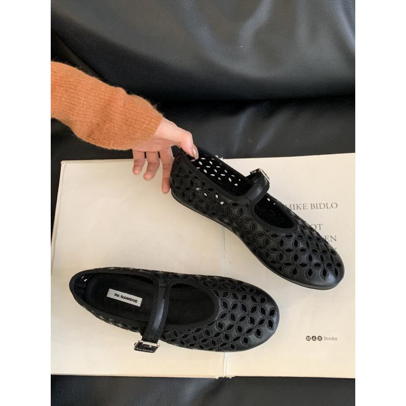 Niche hollow Mary Jane shoes women's 2025 new one-word belt flat-bottomed retro hole shoes