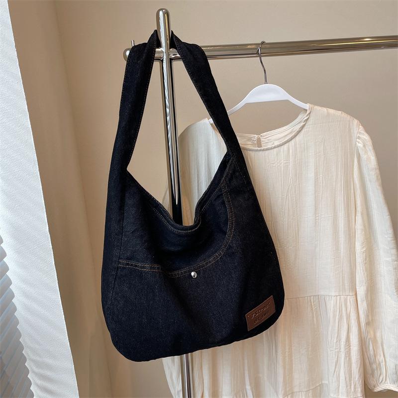 

Вместительная повседневная ретро джинсовая сумка женская 2025 новая повседневная модная простая сумка через плечо сумка для класса сумка для поездок на работу чёрный