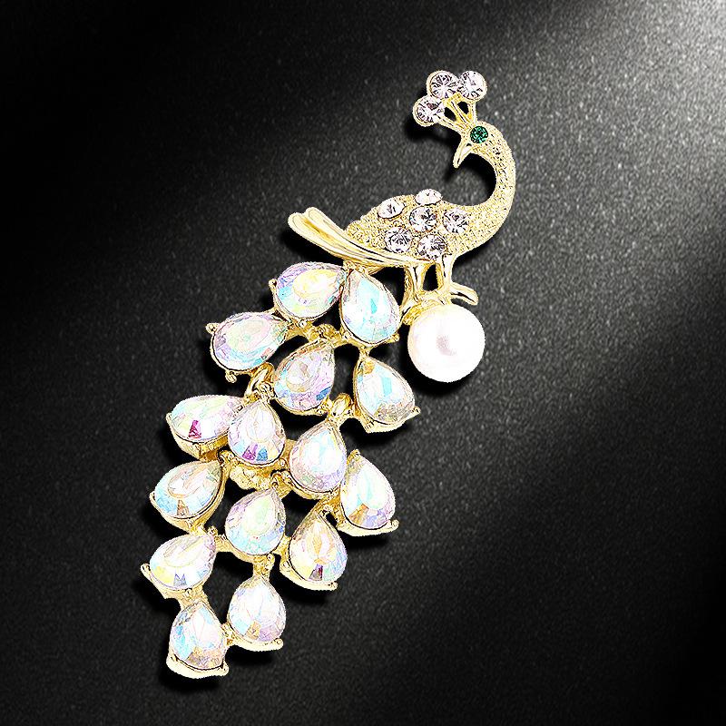 Autumn and winter coat jacket pearl brooch high-end personalized diamond-encrusted peacock brooch crystal brooch spot
