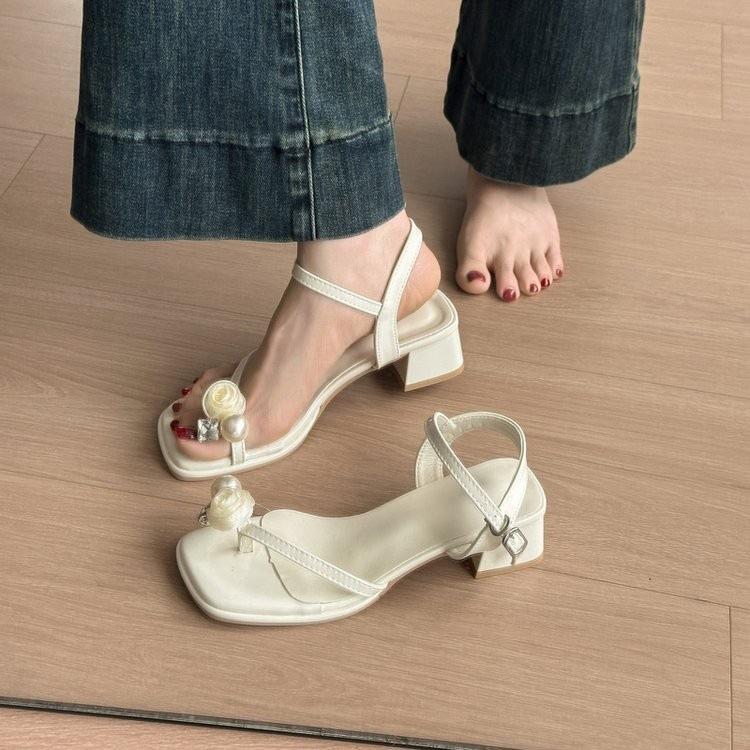Huge good-looking, not tired, women's sandals 2025 new summer wear fashion, high-end thick heel thick sole high heels women