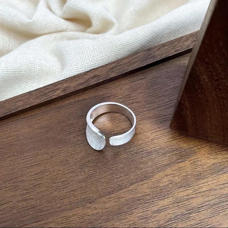 Chic Geometric Wide-Edge Adjustable Ring for Women - Brushed Matte Finish, Personalized & Versatile for Any Finger