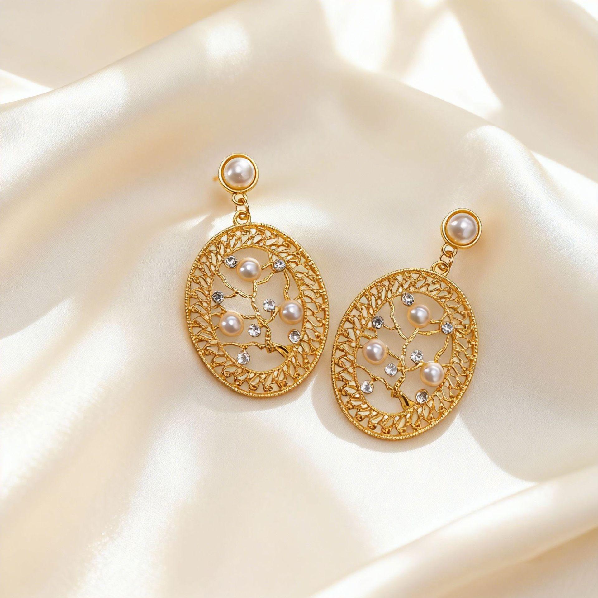 Elegant Gold Floral Earrings: Retro Court Style with Inlaid Pearls & Diamonds