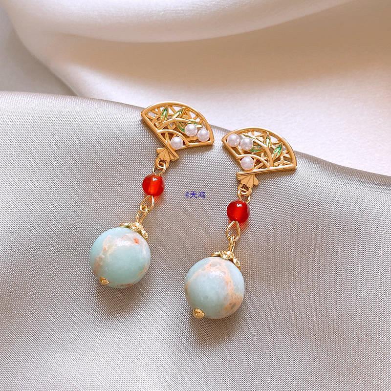 2025 Trendige Cheongsam-Hängeohrringe aus Naturstein: Damenaccessoires im chinesischen Stil