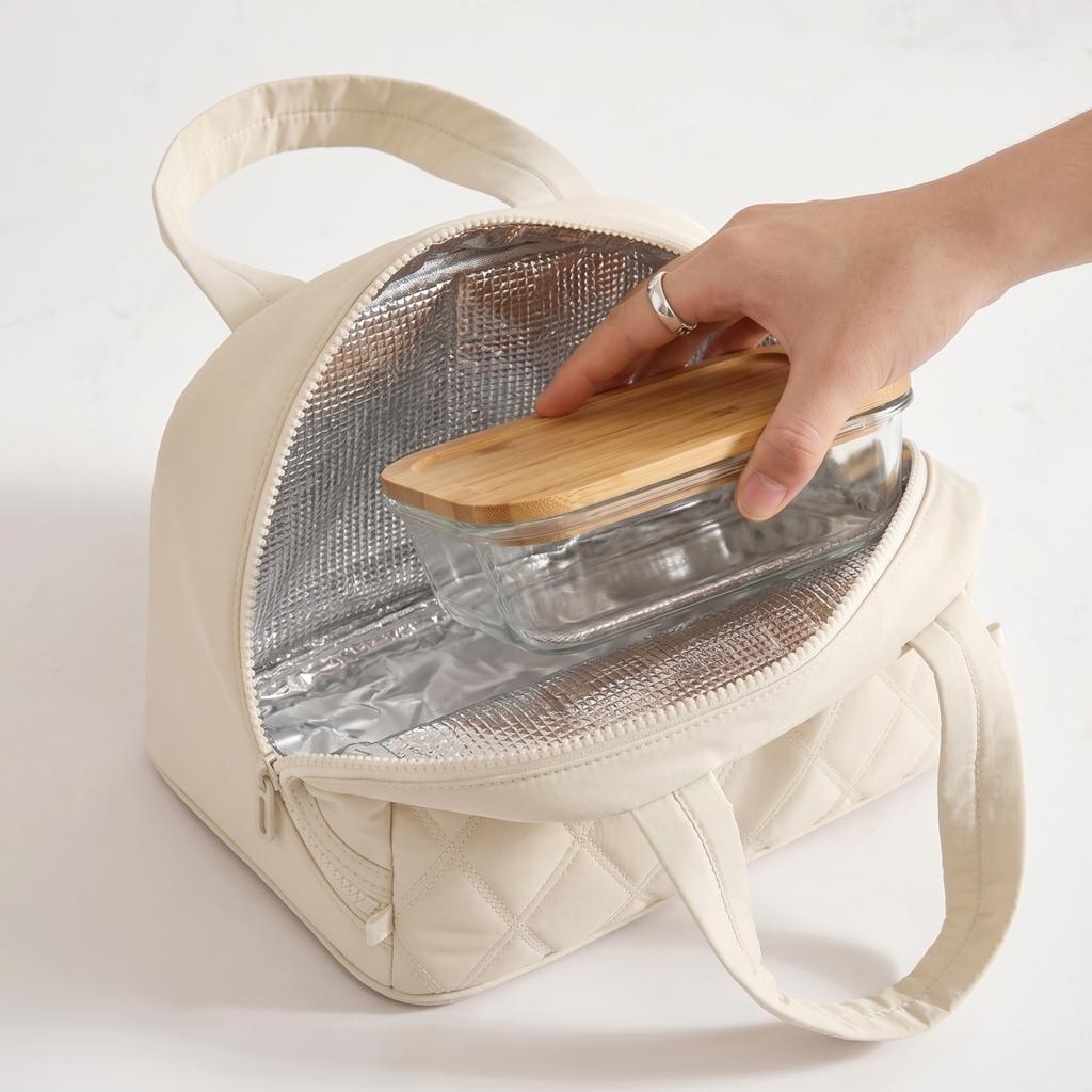 Insulated Lunch Bag Portable Thermal Food Storage Tote with Handle for Students and Office Use Durable Lightweight Design